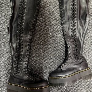 Dr. Martens Azreya Max Leather 26-Eye Platform
Boots